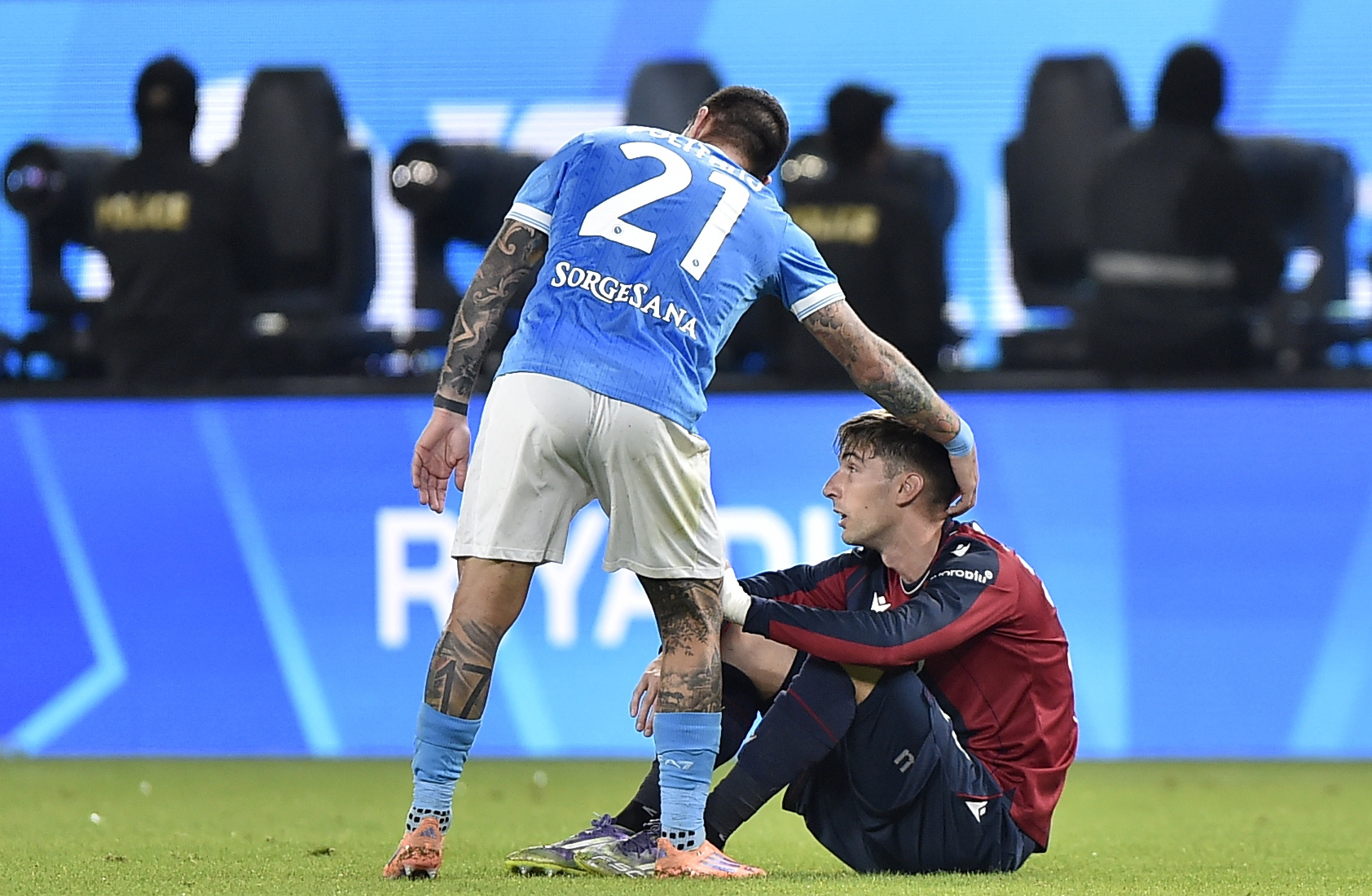 爱游戏-那不勒斯围绕英超队长鼓劲马赛围绕法国杯回应争议，这操作让人直呼：那不勒斯围绕法甲再遭质疑